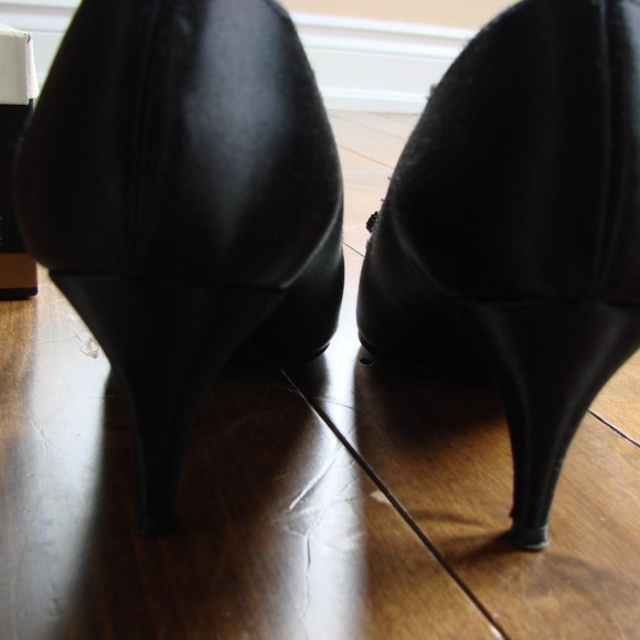 Vintage 80s Kitten Heel Shoes Black Satin Italy Black Tie Wedding Prom Size 7.5 - Picture 6 of 13